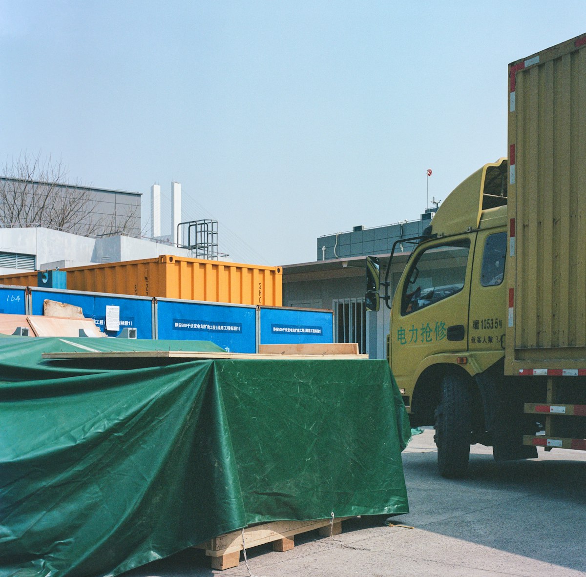 UK 3PL logistics and E-Commerce fulfilment operations at a modern warehouse